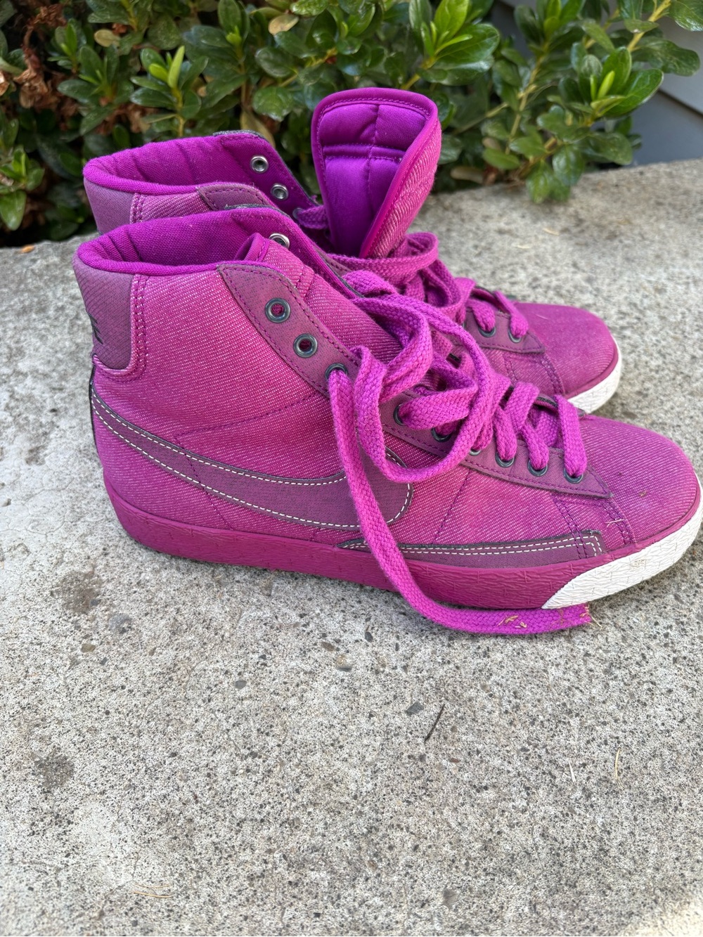 Nike High-Top Sneakers in Magenta Women’s size 9.5